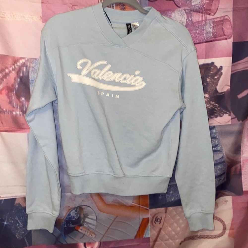 baby blue h&m crew neck